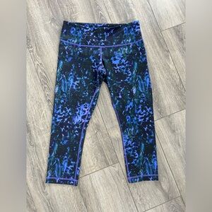 Lululemon Patterned Purple Leggings size 8 Crop